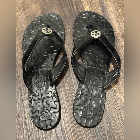Tory Burch Monroe Leather Thong Flip Flop - Picture 6 of 7